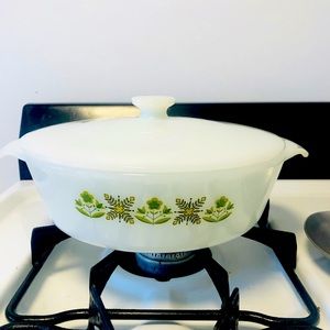 Anchor Hocking Fire King round baking dish w/ lid